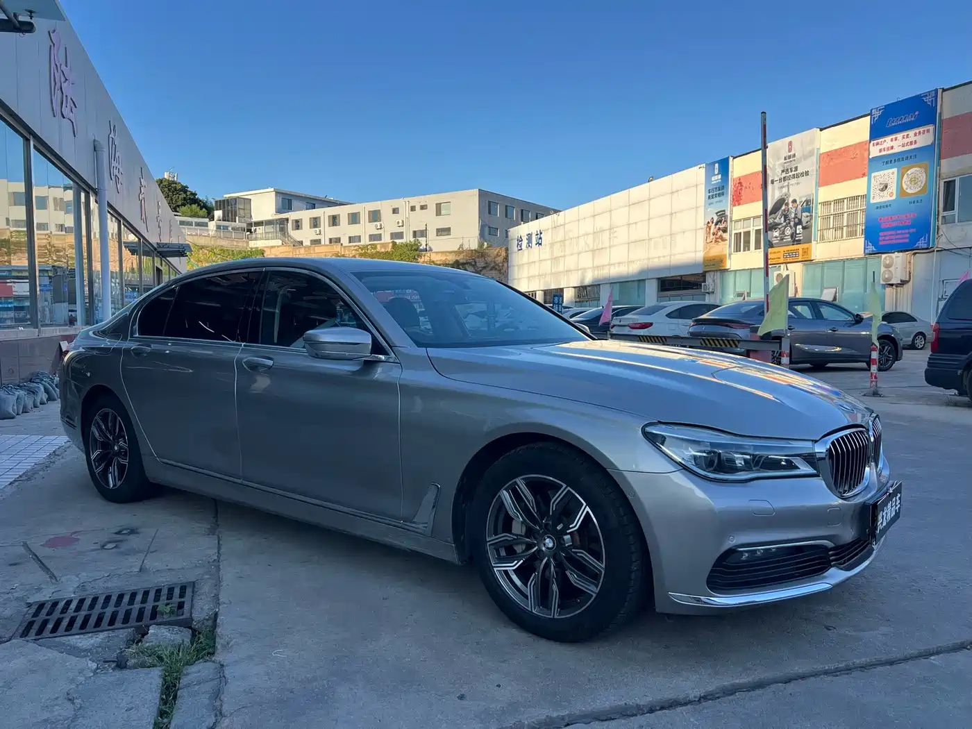 Photo 3 - BMW 7 Series