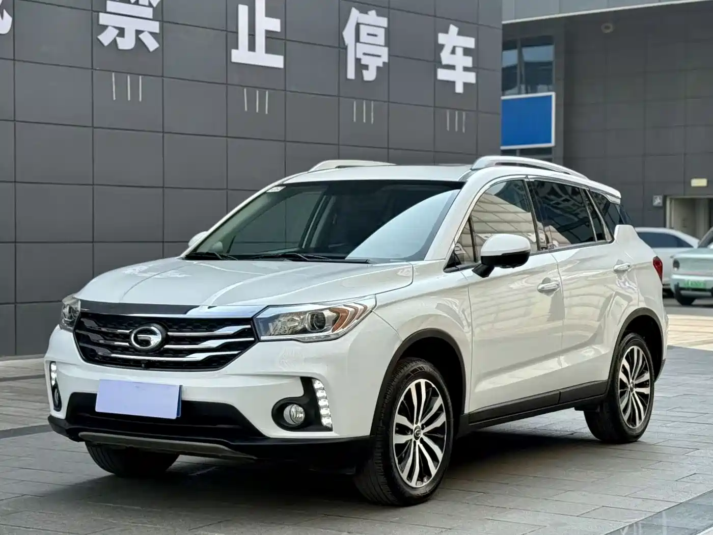 GAC Trumpchi Trumpchi GS4 2017 235T Automatic 2WD Luxury Smart Connected Edition