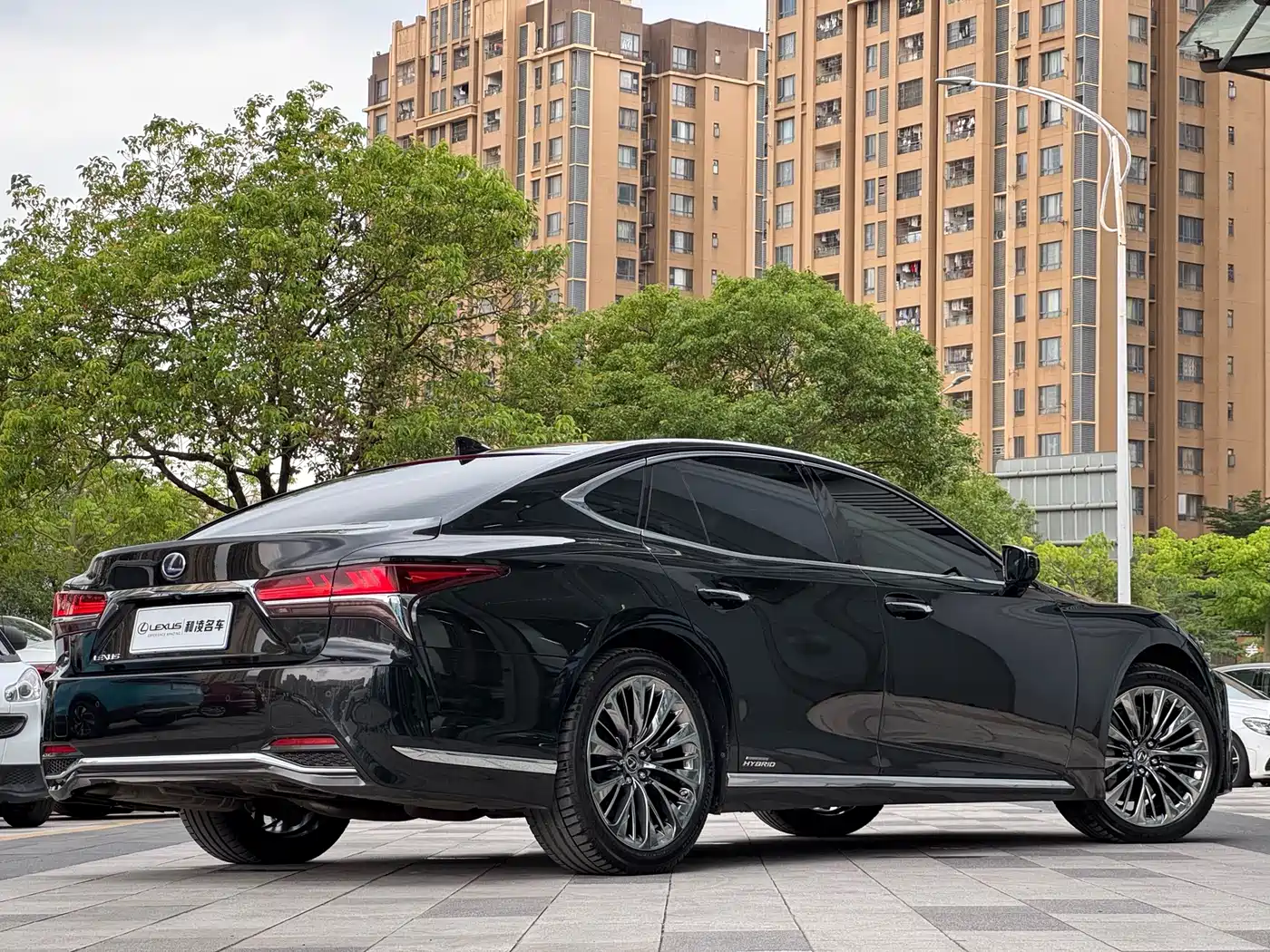 Lexus LS 2018 500h Executive Edition China V фото 6