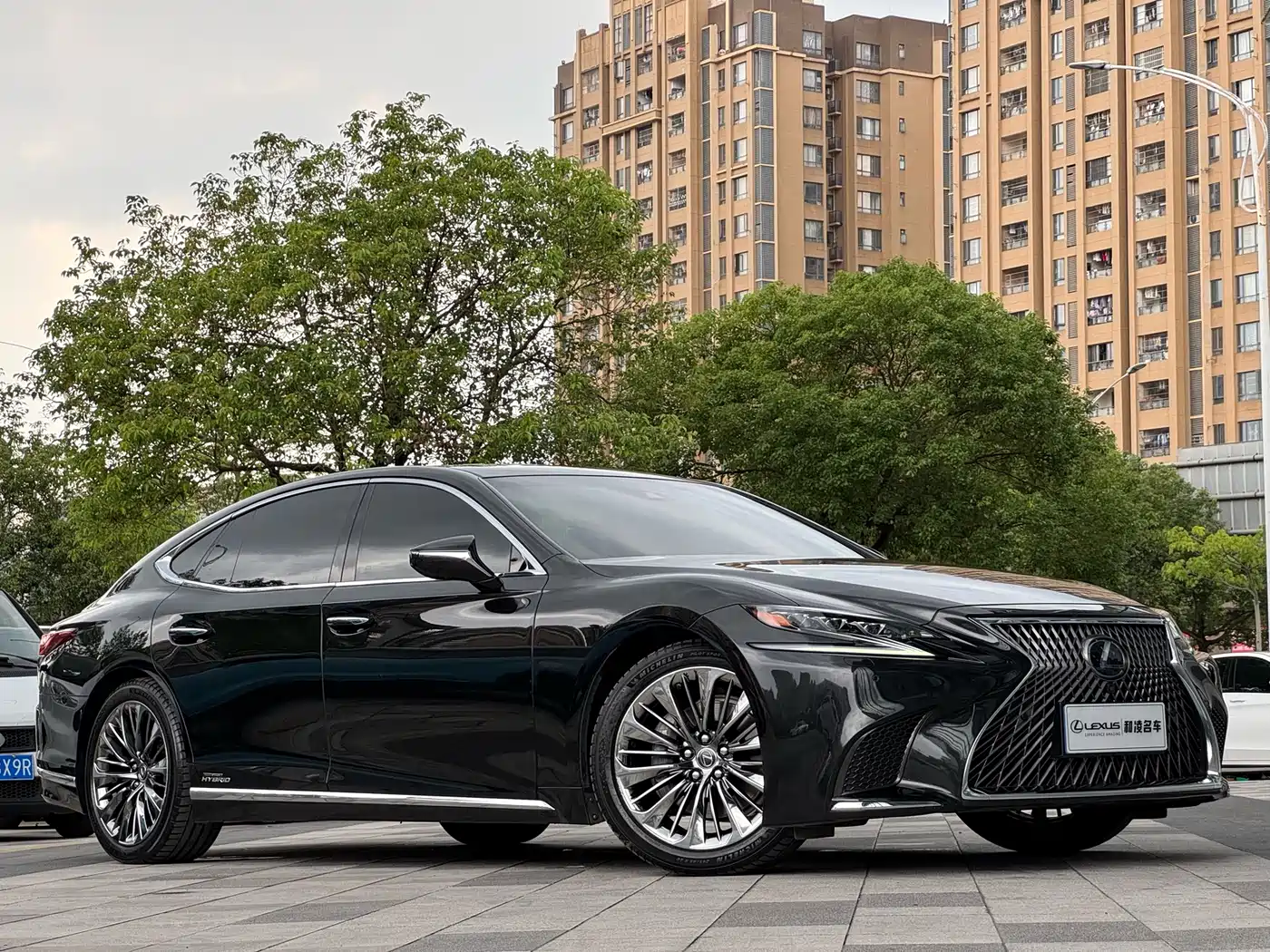 Lexus LS 2018 500h Executive Edition China V фото 3