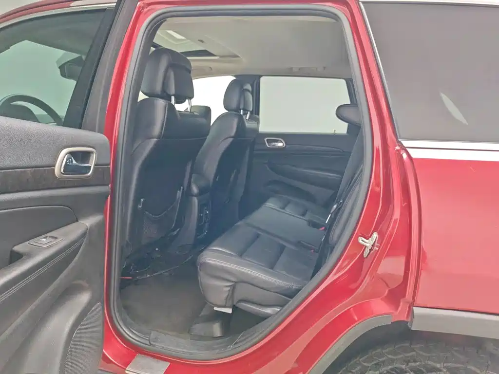 Photo 15 - Jeep Grand Cherokee (Import)