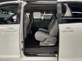 Photo 8 - Toyota Sienna