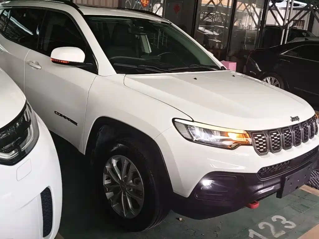 Фото 4 - Jeep Compass