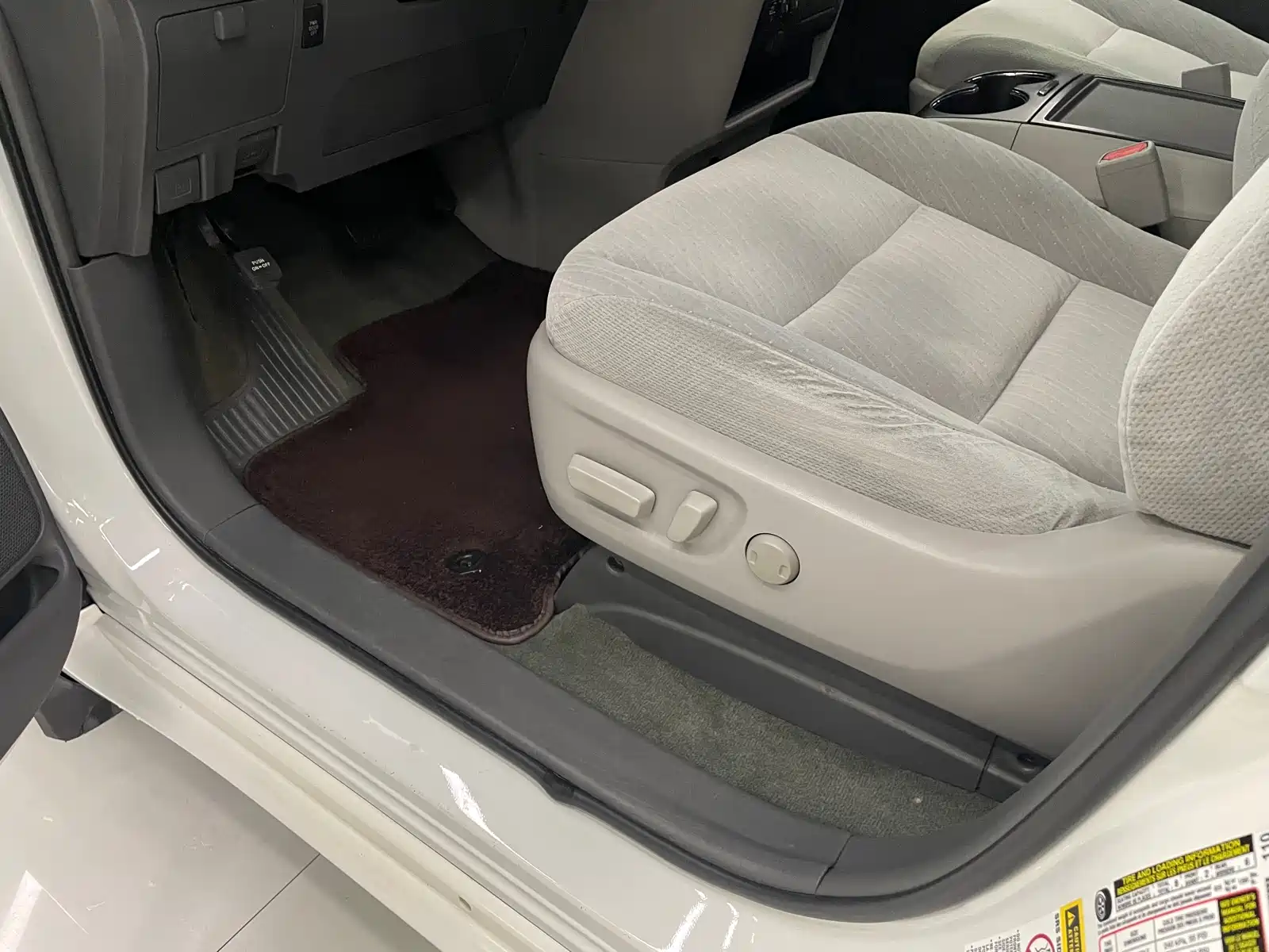 Photo 28 - Toyota Sienna
