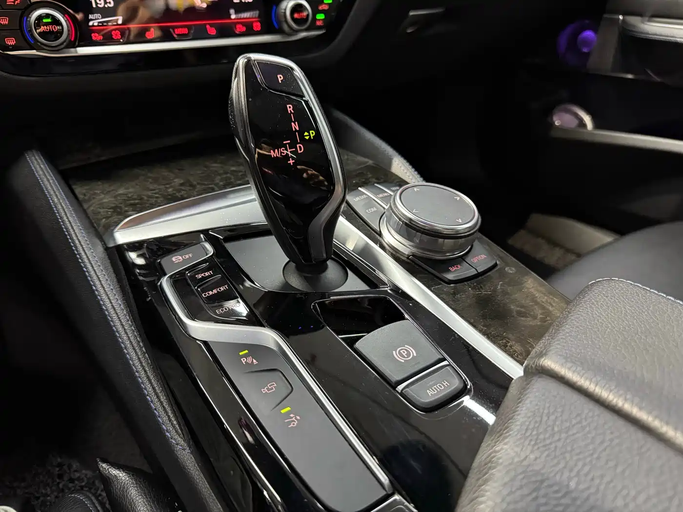 BMW 6 Series GT 2018 630i M Sport Package фото 10