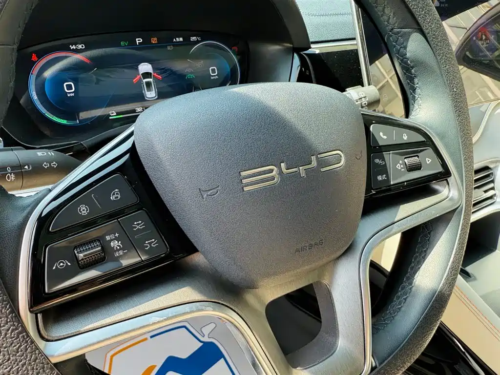 BYD Song PLUS PHEV 2024 Glory Edition DM-i 110km Flagship PLUS фото 8