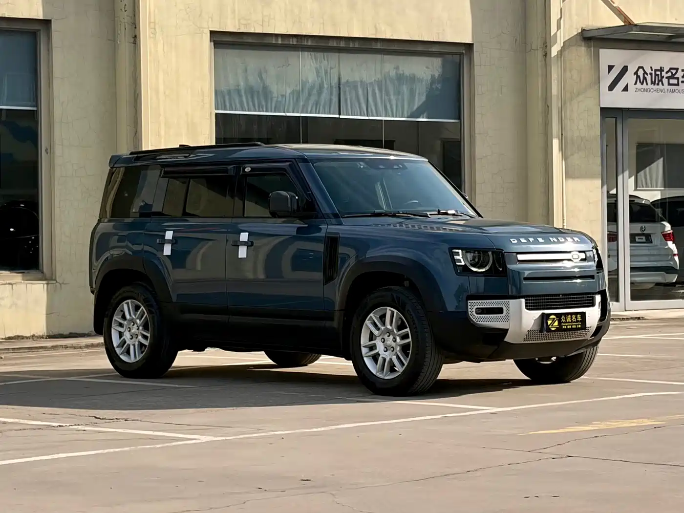 Land Rover Defender 2020 Model 110 P400 SE фото 3