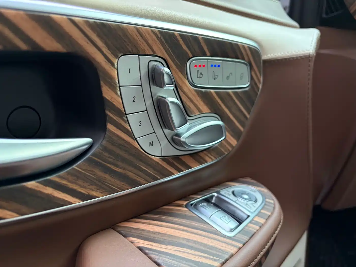 Mercedes-Benz V-Class 2022 V 260 L Long Wheelbase Luxury Edition фото 9