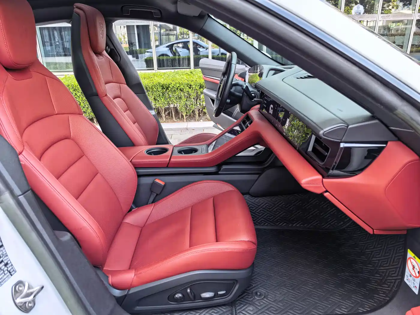 Porsche Taycan 2022 Facelift Taycan фото 30