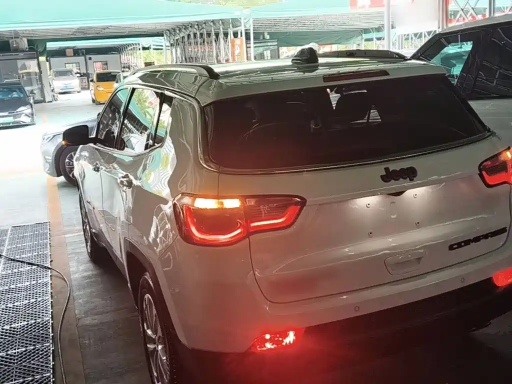 Фото 5 - Jeep Compass