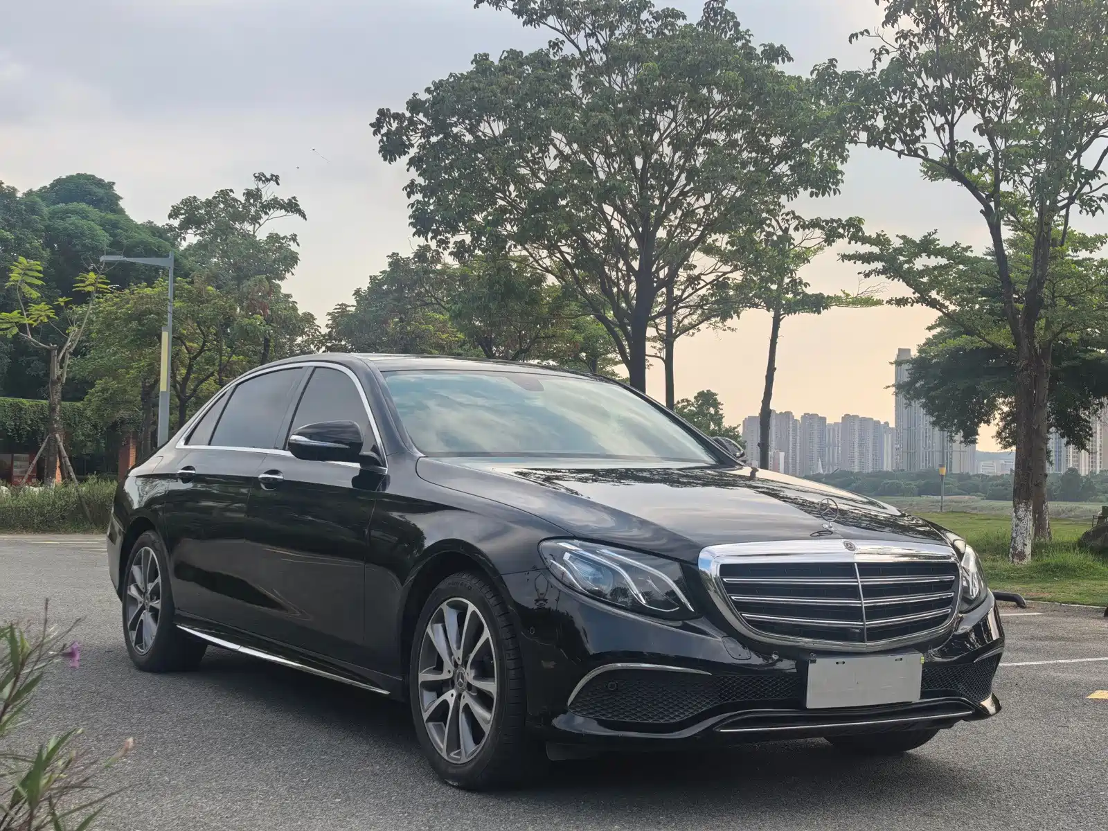 صورة 3 - Mercedes-Benz E-Class