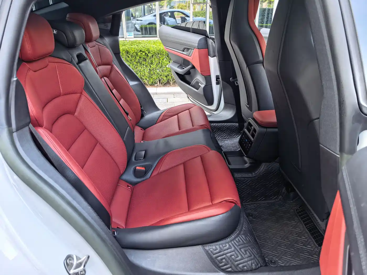 Porsche Taycan 2022 Facelift Taycan фото 31