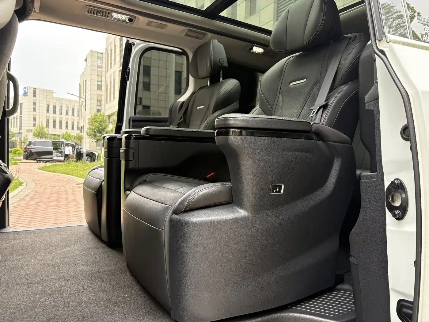 SAIC Maxus Maxus G20 2021 PLUS 2.0T Gasoline Automatic Intelligent Premium Edition фото 16