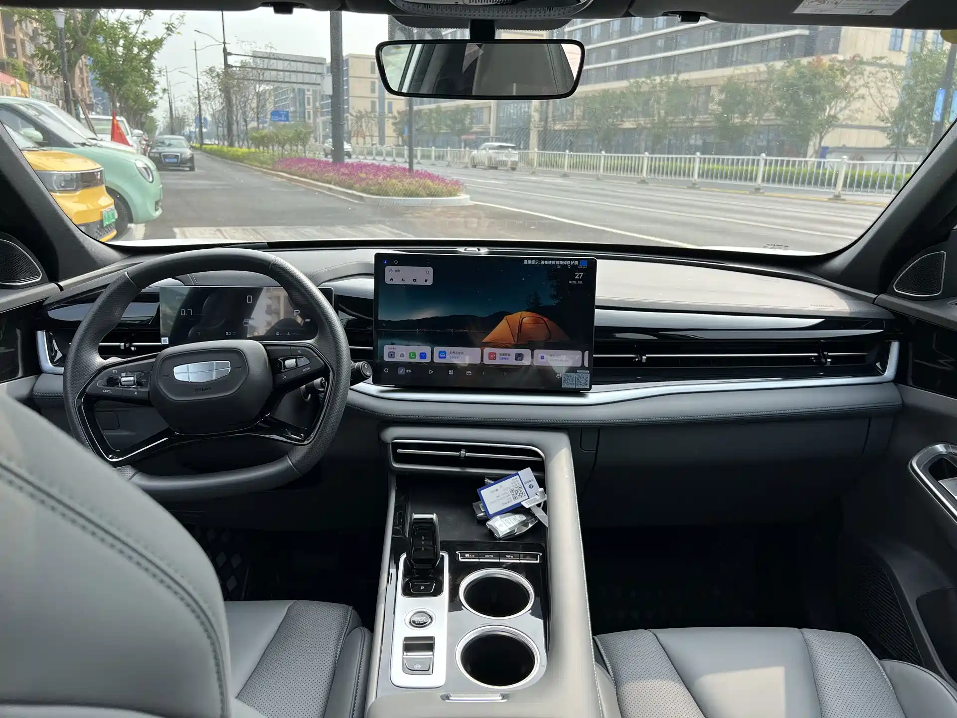 Фото 9 - Geely Atlas