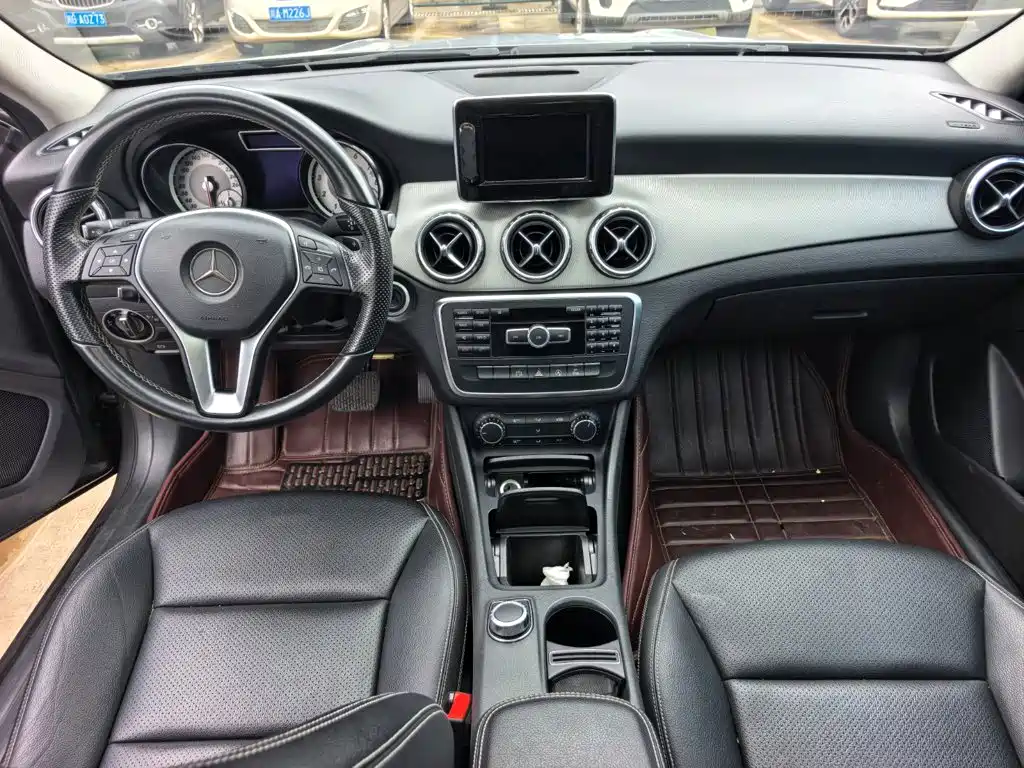Mercedes-Benz GLA 2015 2015 GLA 200 Dynamic