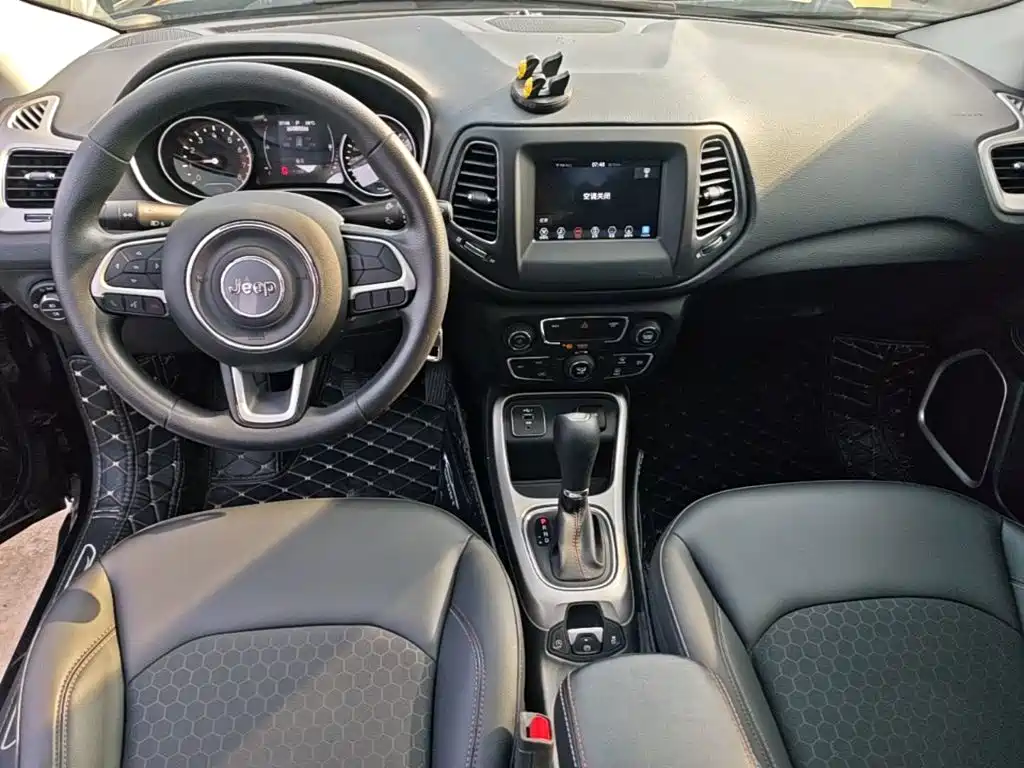 Фото 10 - Jeep Compass