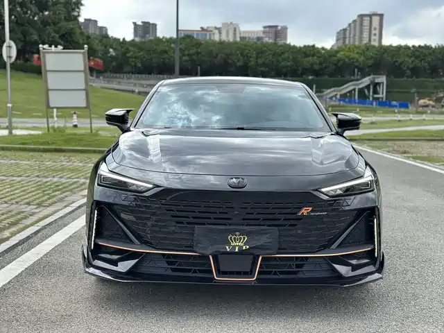 Changan UNI-V 2022 1.5T Sport Edition — фото 2