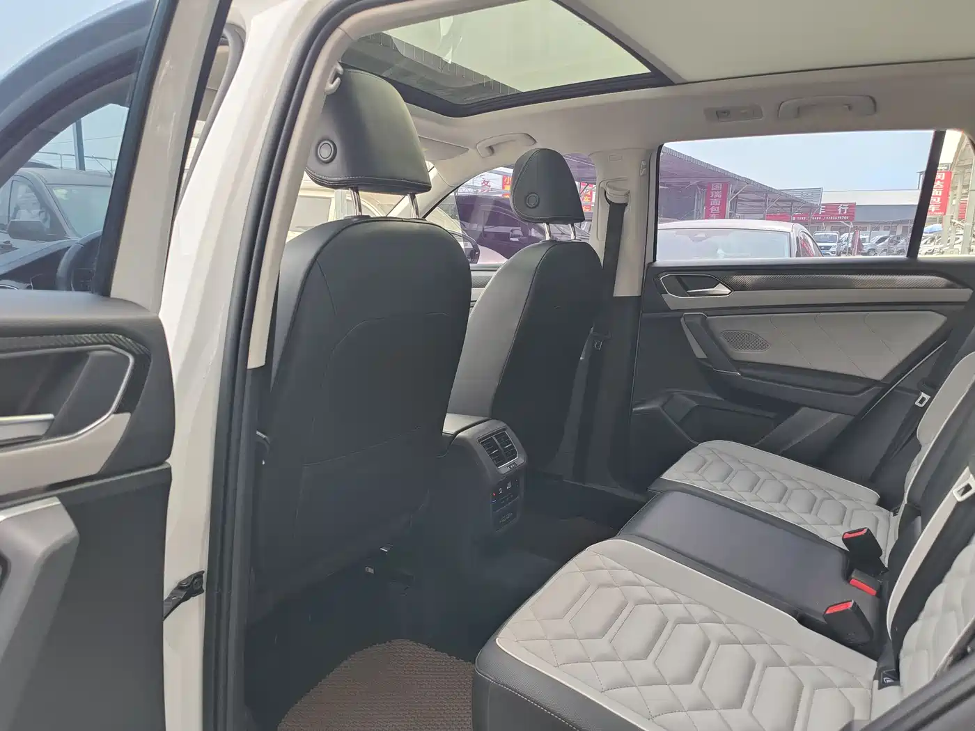 Volkswagen Tayron 2023 330TSI 2WD Luxury Plus Advanced Edition фото 6