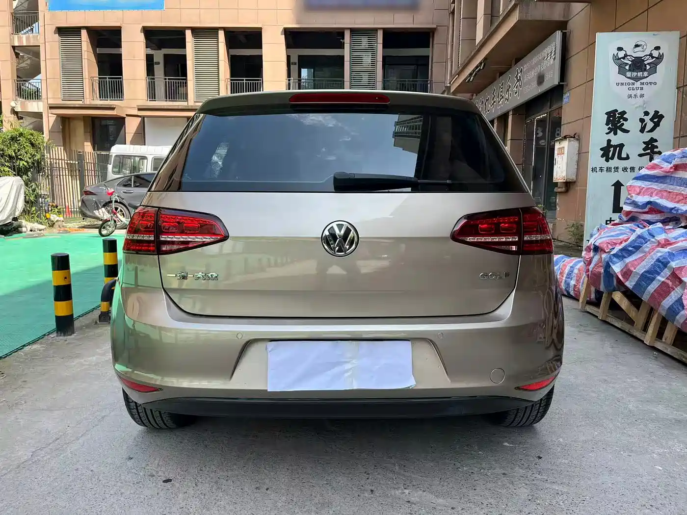 Volkswagen Golf 2017 1.6L Auto Comfort Millionth Edition фото 5