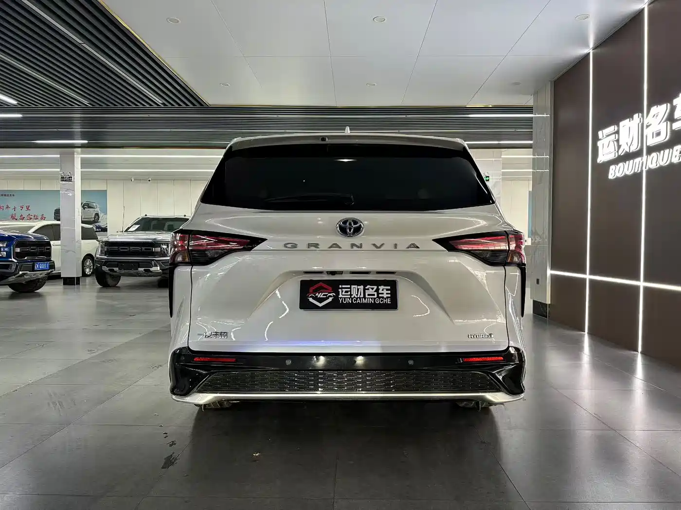 Toyota Granvia 2023 2.5L Hybrid Prestige PLUS Edition фото 8