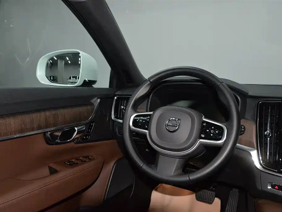 Volvo V90 2023 2021 Model Cross Country B5 AWD Smart Edition