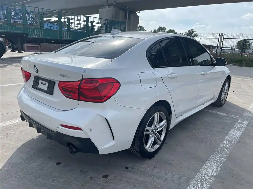  BMW BMW 1 Series 2022 120i M Sport Shadow Edition 5