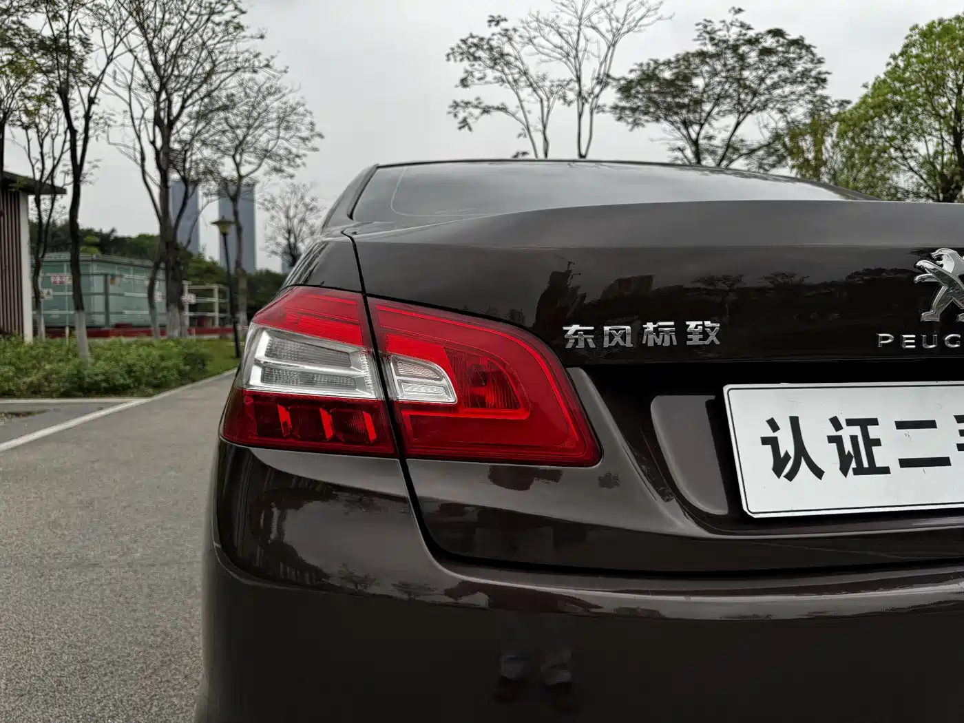 Peugeot 408 2015 1.2T Automatic Glory Edition фото 22