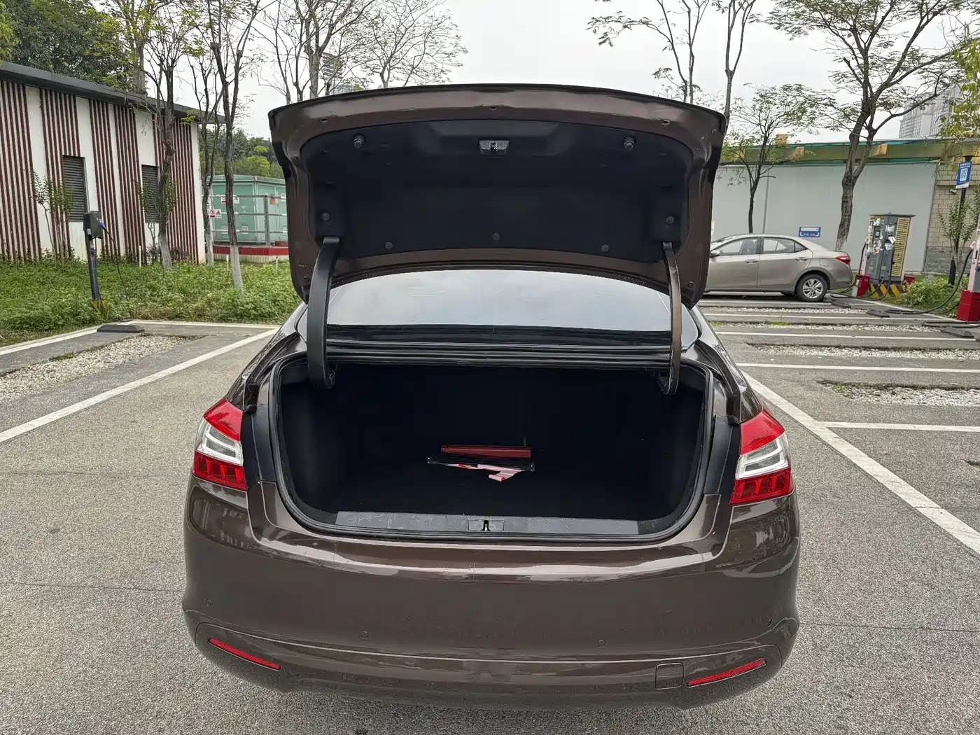 Peugeot 408 2015 1.2T Automatic Glory Edition фото 25