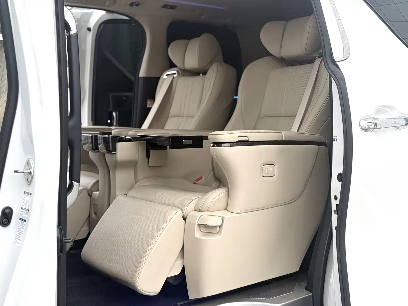 Toyota Alphard 2021 Hybrid 2.5L Premium фото 5