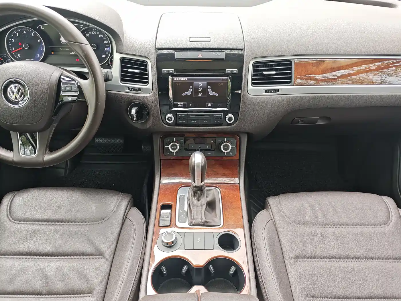 Volkswagen Touareg 2015 3.0TSI Standard Edition фото 14