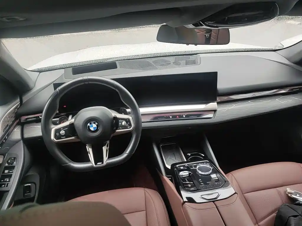BMW 5 Series 2025 530Li Premium M Sport Package фото 16