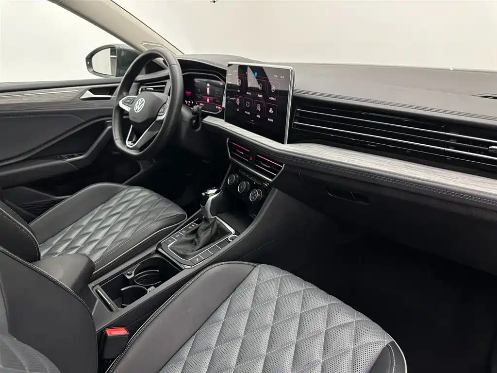Volkswagen Sagitar 2023 300TSI DSG Surpassing Edition фото 16