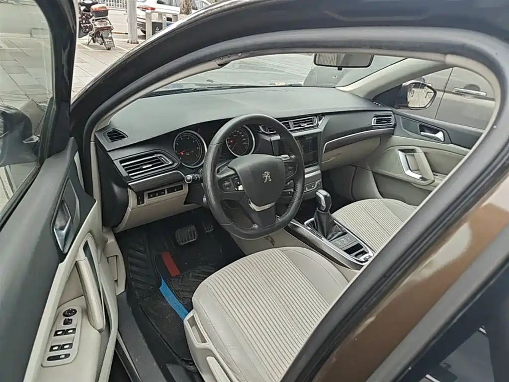 Peugeot 408 2014 1.8L Automatic Luxury Edition фото 16