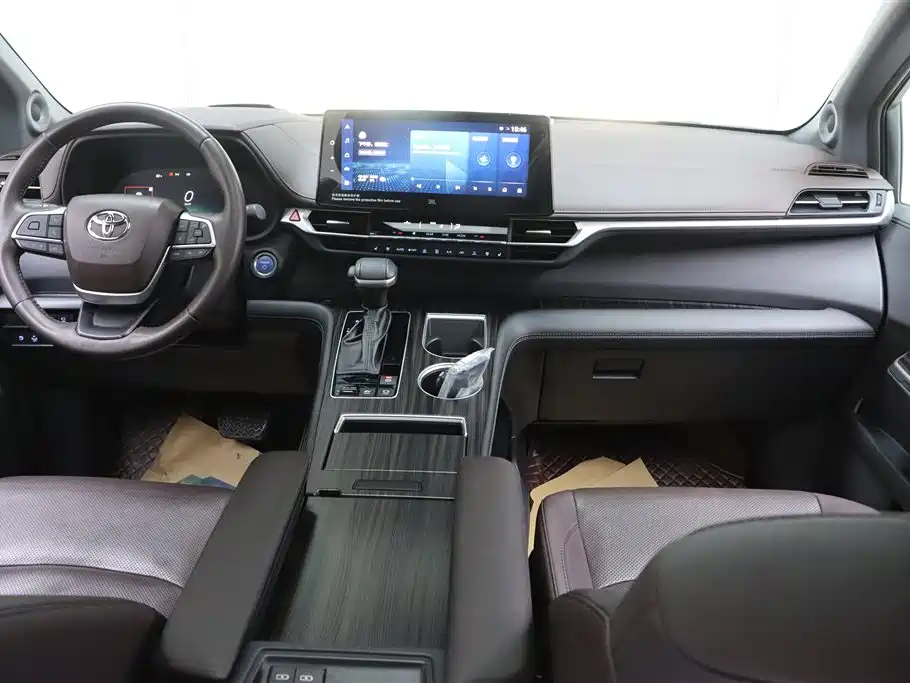 Toyota Sienna 2021 2.5L Hybrid Platinum Edition фото 29