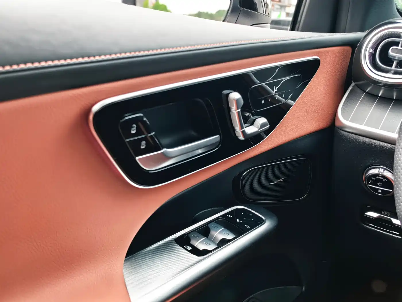 Mercedes-Benz GLC 2023 Facelift GLC 300 L 4MATIC Sport 7-Seater фото 17