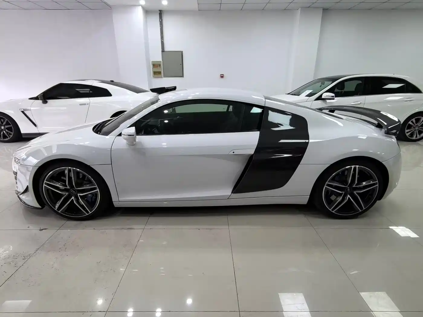 Audi R8 2014 4.2 FSI quattro фото 2