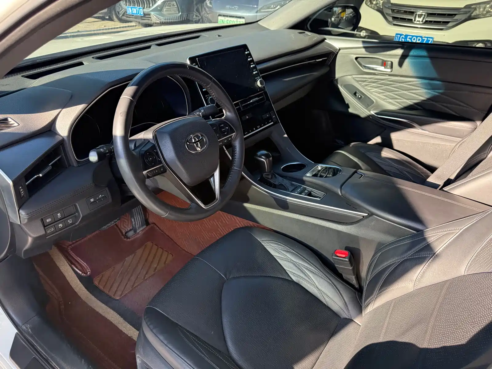 صورة 10 - Toyota Avalon