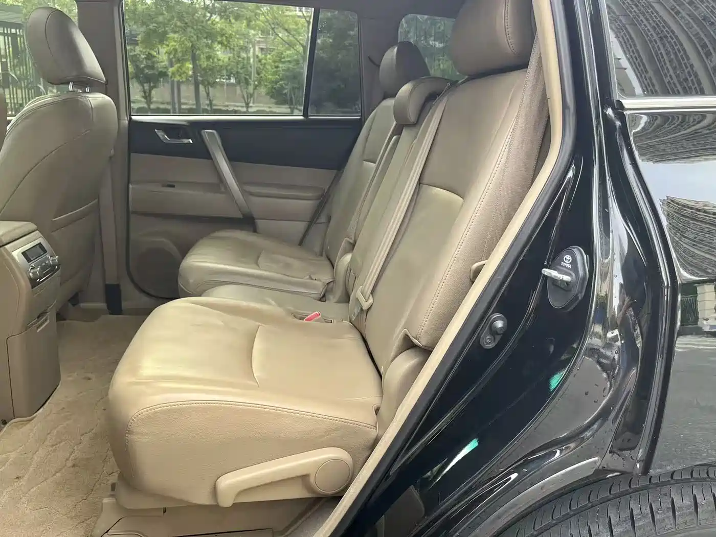 Toyota Highlander 2012 2.7L 2WD 7-Seater Luxury Edition фото 12