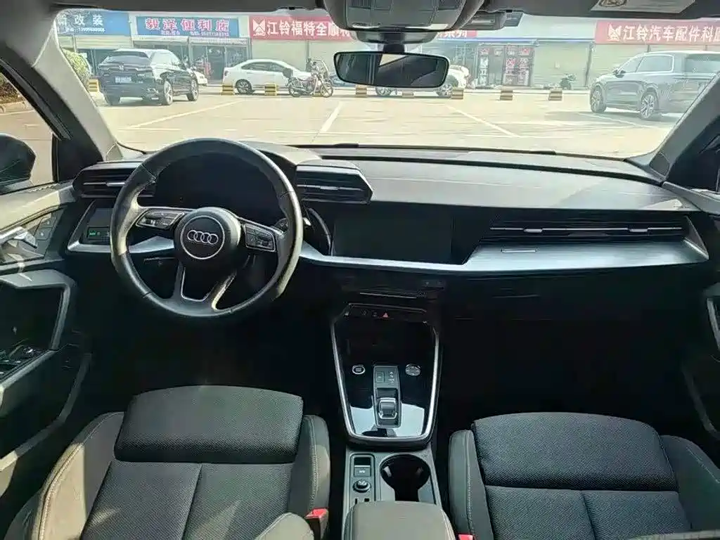 Photo 5 - Audi A3