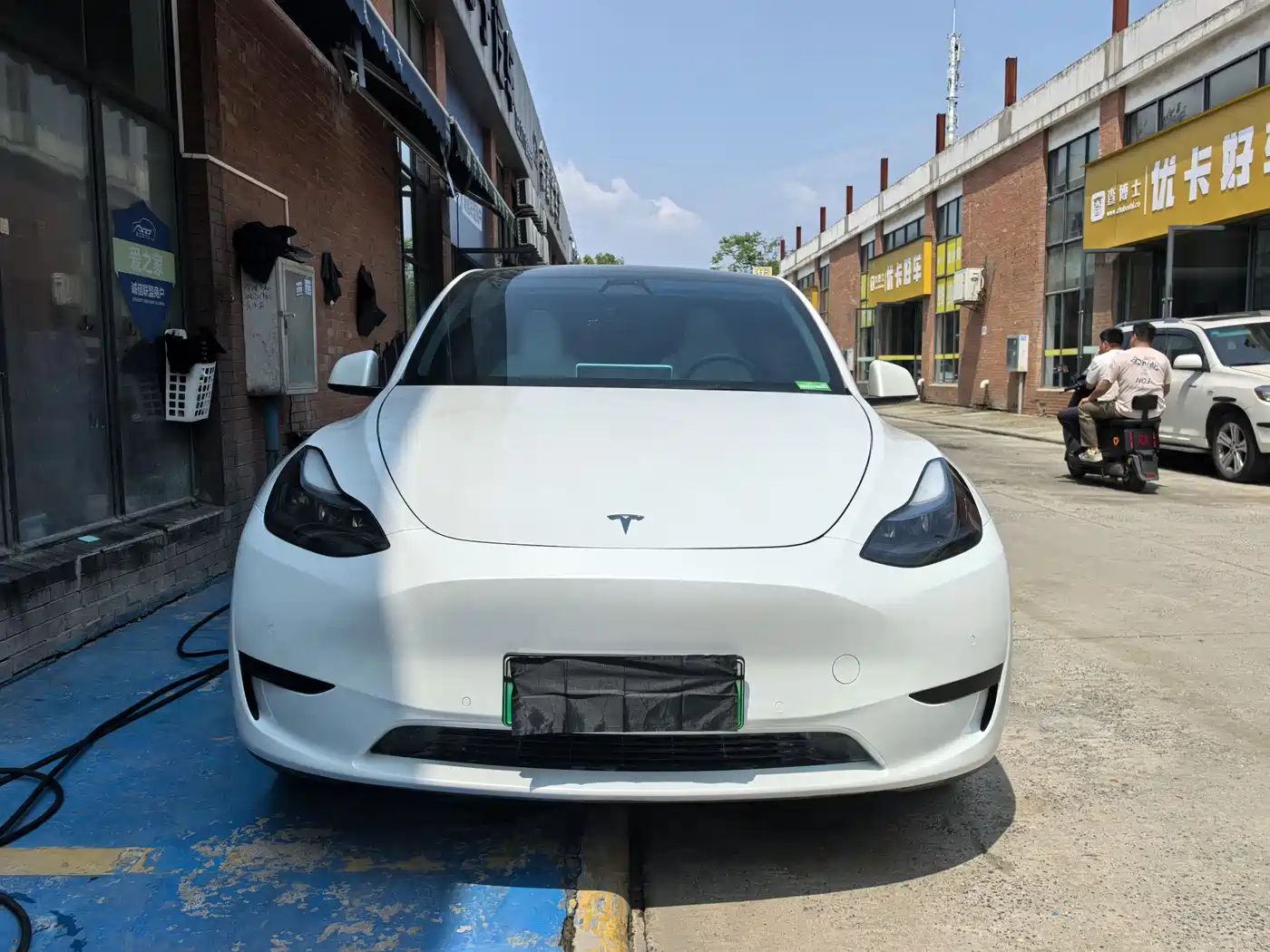 TESLA MODEL Y