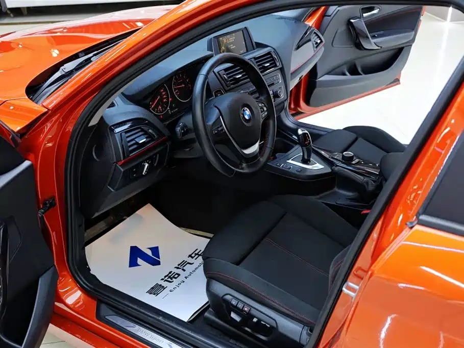 BMW 1 Series (Import) 2013 Facelift 118i Sport Model фото 16