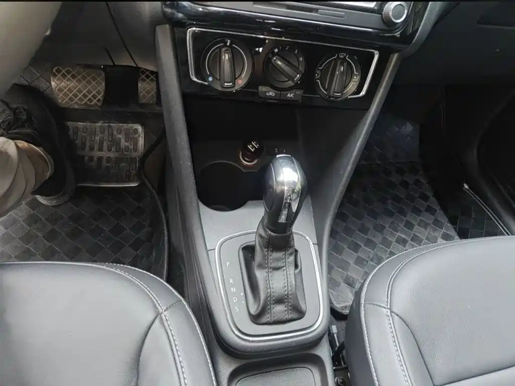 Volkswagen Polo 2014 1.6L Automatic 30th Anniversary Edition фото 13