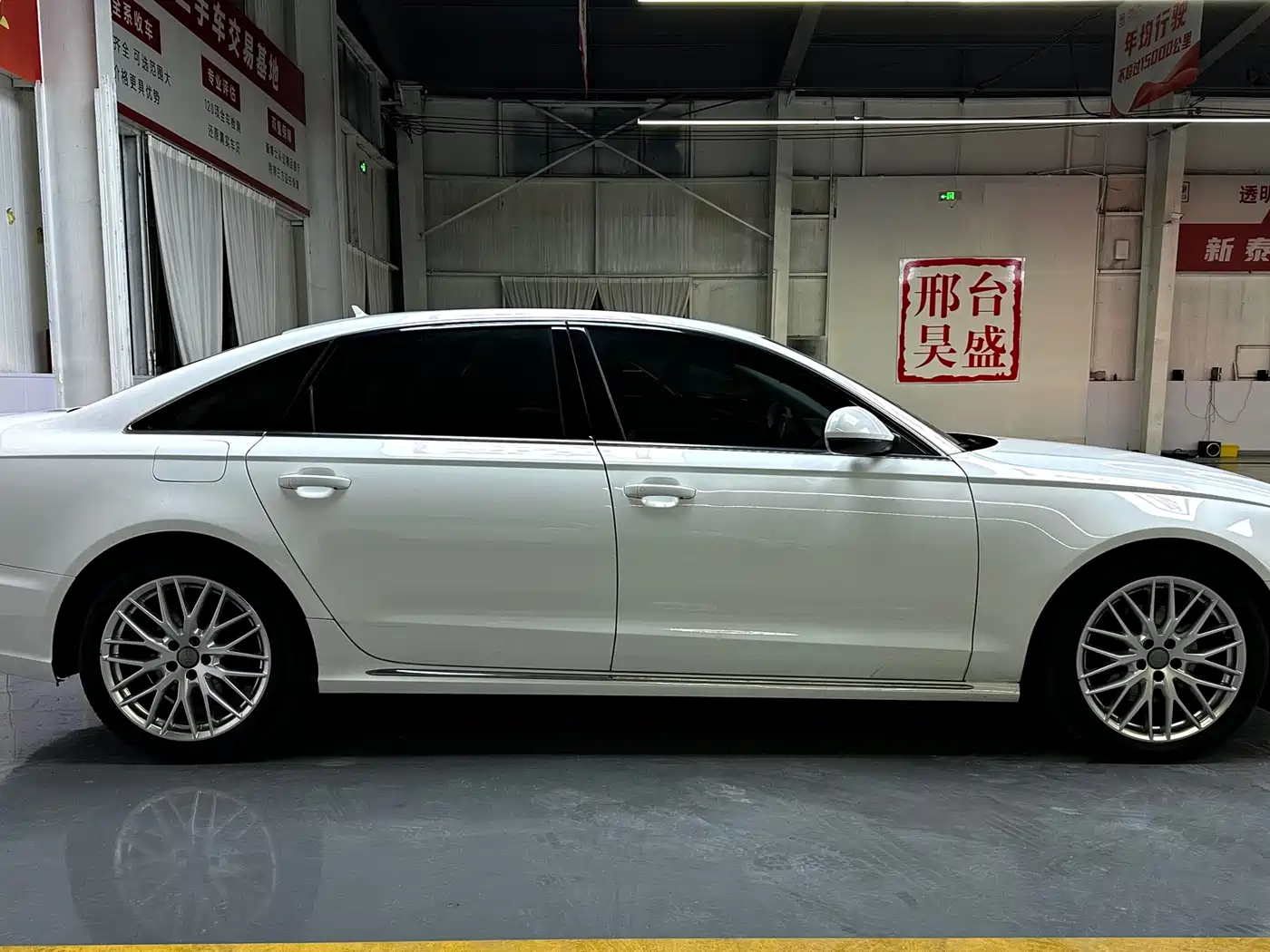 Фото 4 - Audi A6L