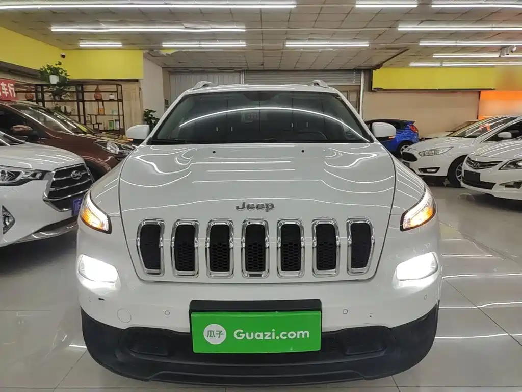 Фото 3 - Jeep Cherokee