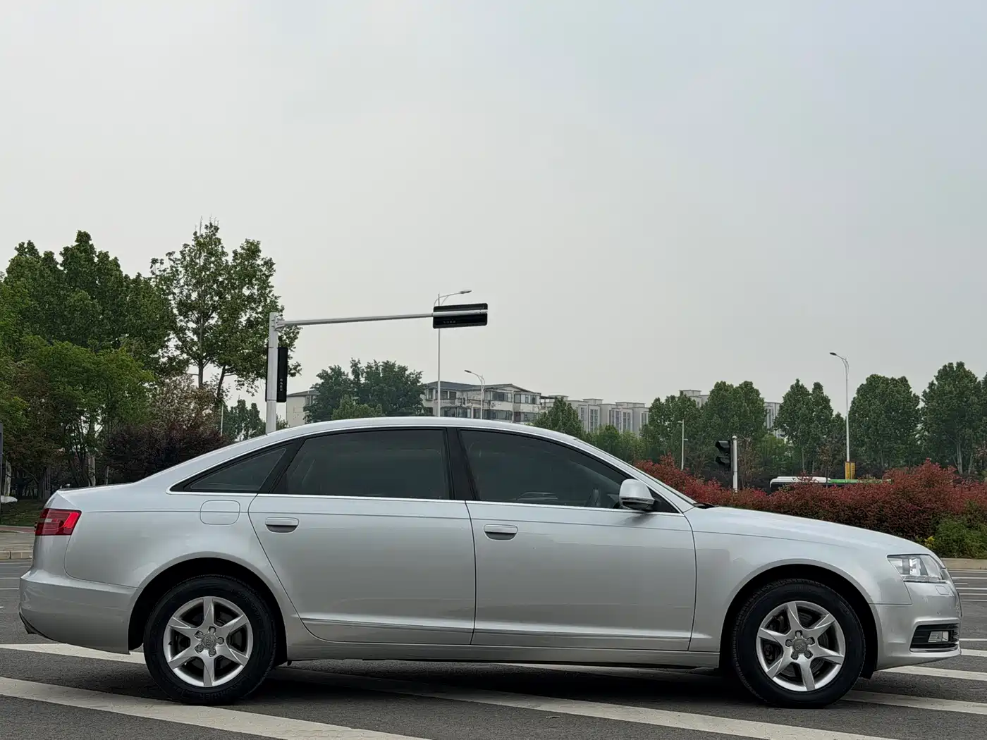 Audi A6L 2010 2.0 TFSI Automatic Standard фото 4