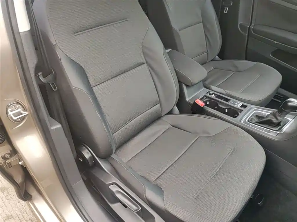 Volkswagen Golf 2016 1.6L Automatic Comfort фото 25