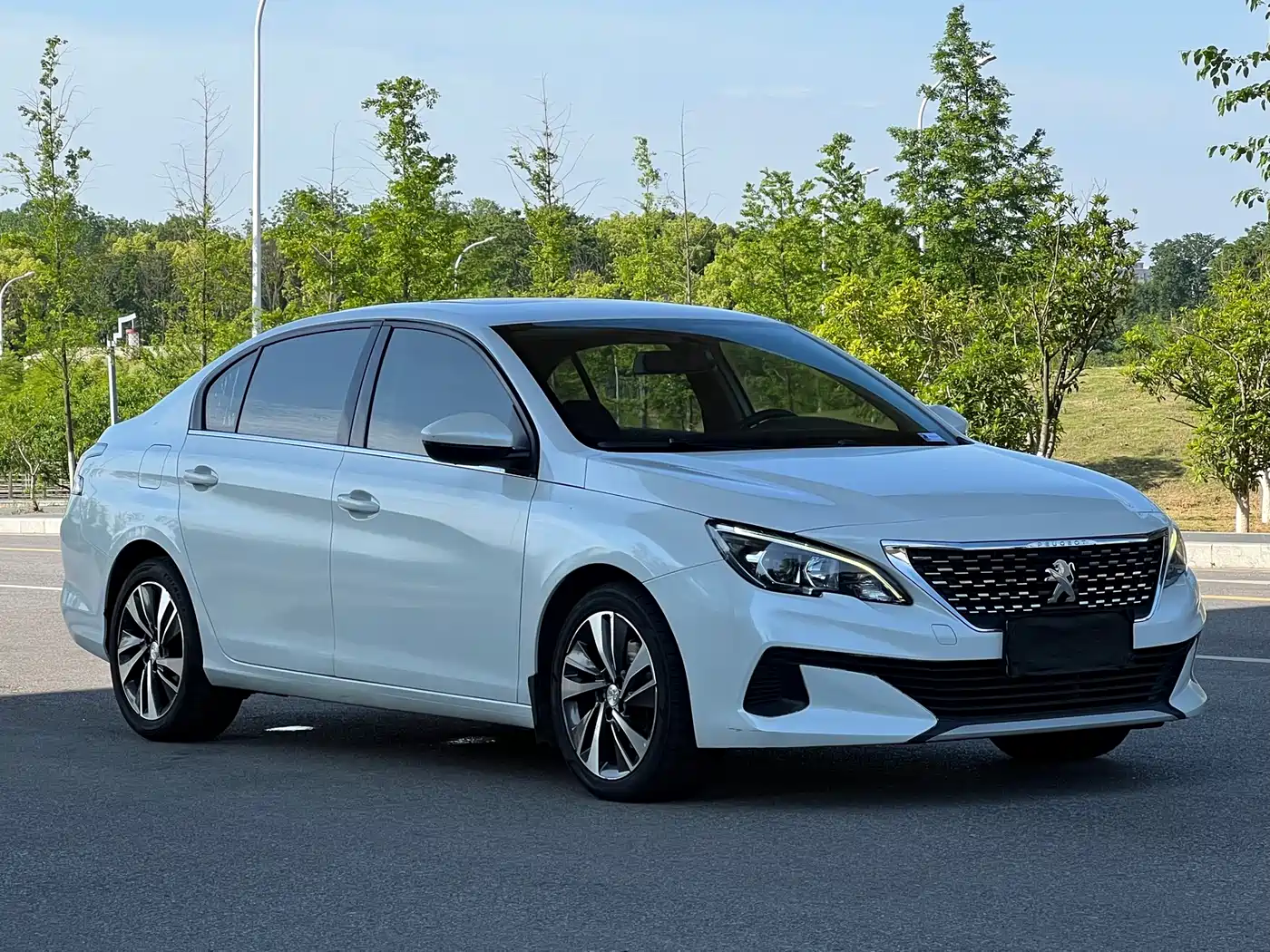 Peugeot 408 2019 360THP Auto Luxury Edition China VI фото 4