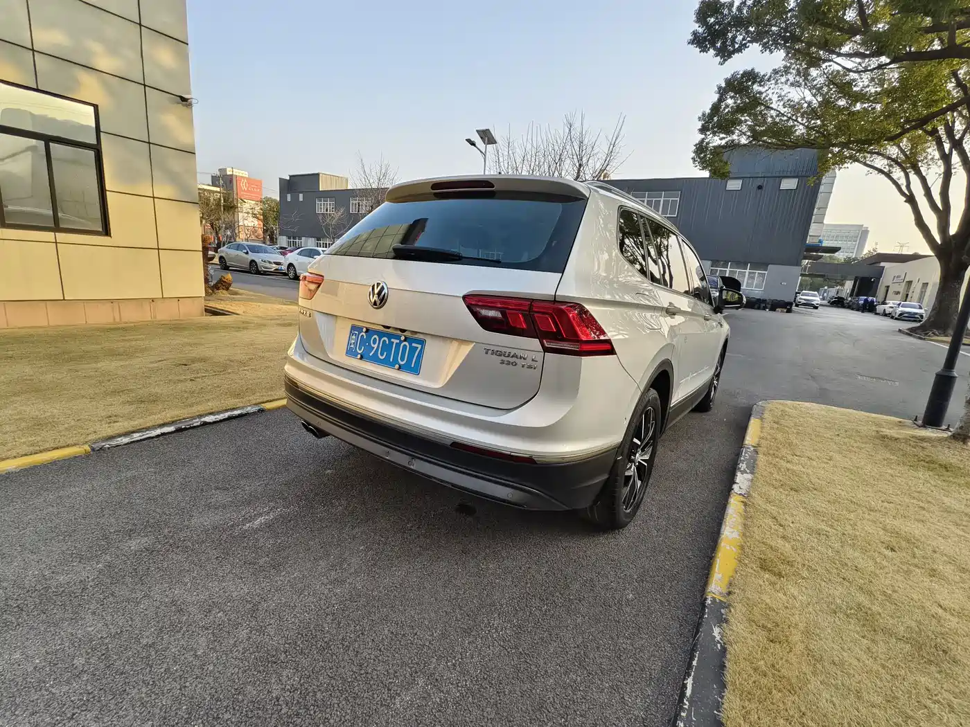 Volkswagen Tiguan L 2019 330TSI Automatic 2WD Smart Luxury Edition China VI фото 7