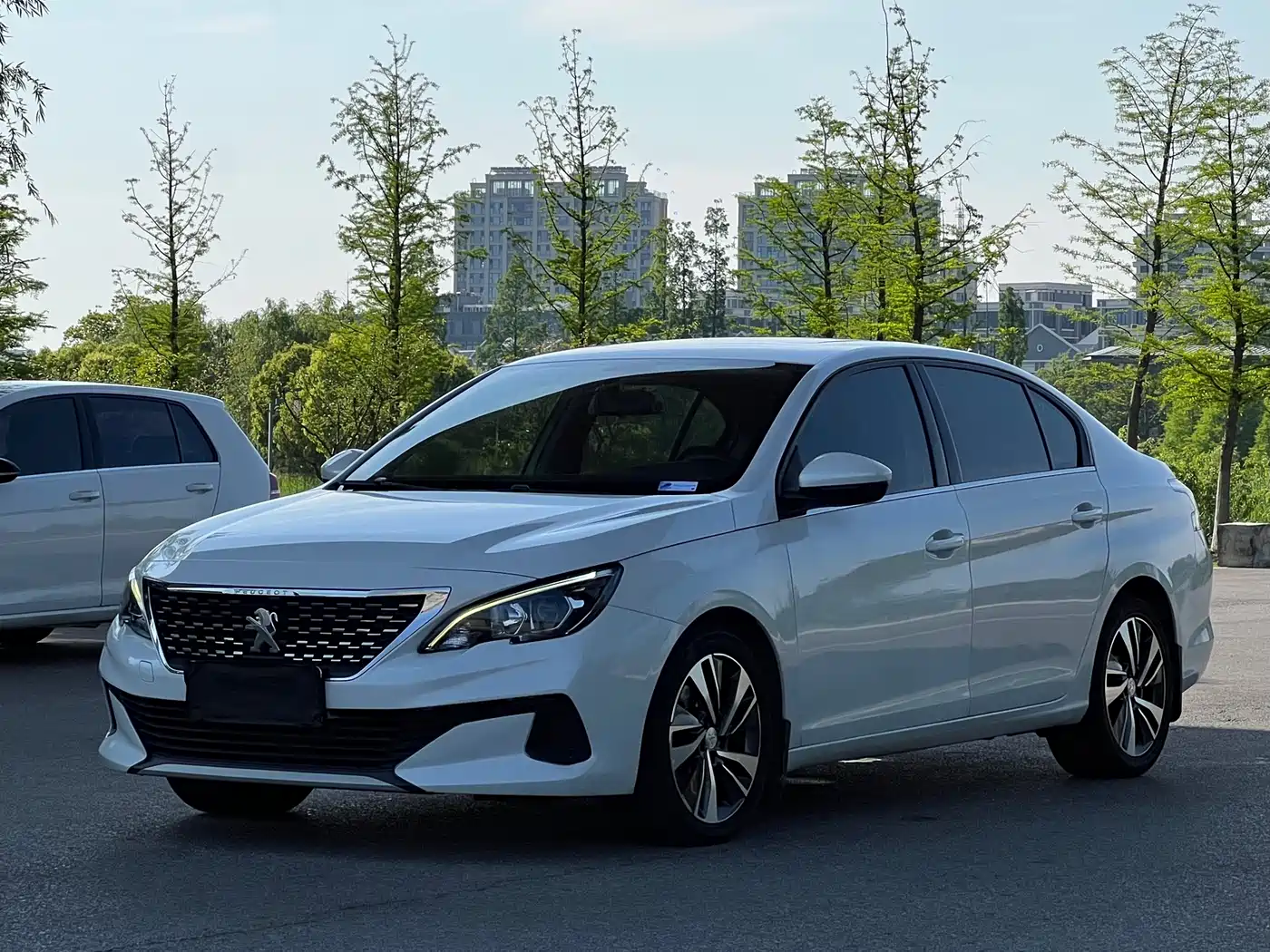 Peugeot 408 2019 360THP Auto Luxury Edition China VI фото 2