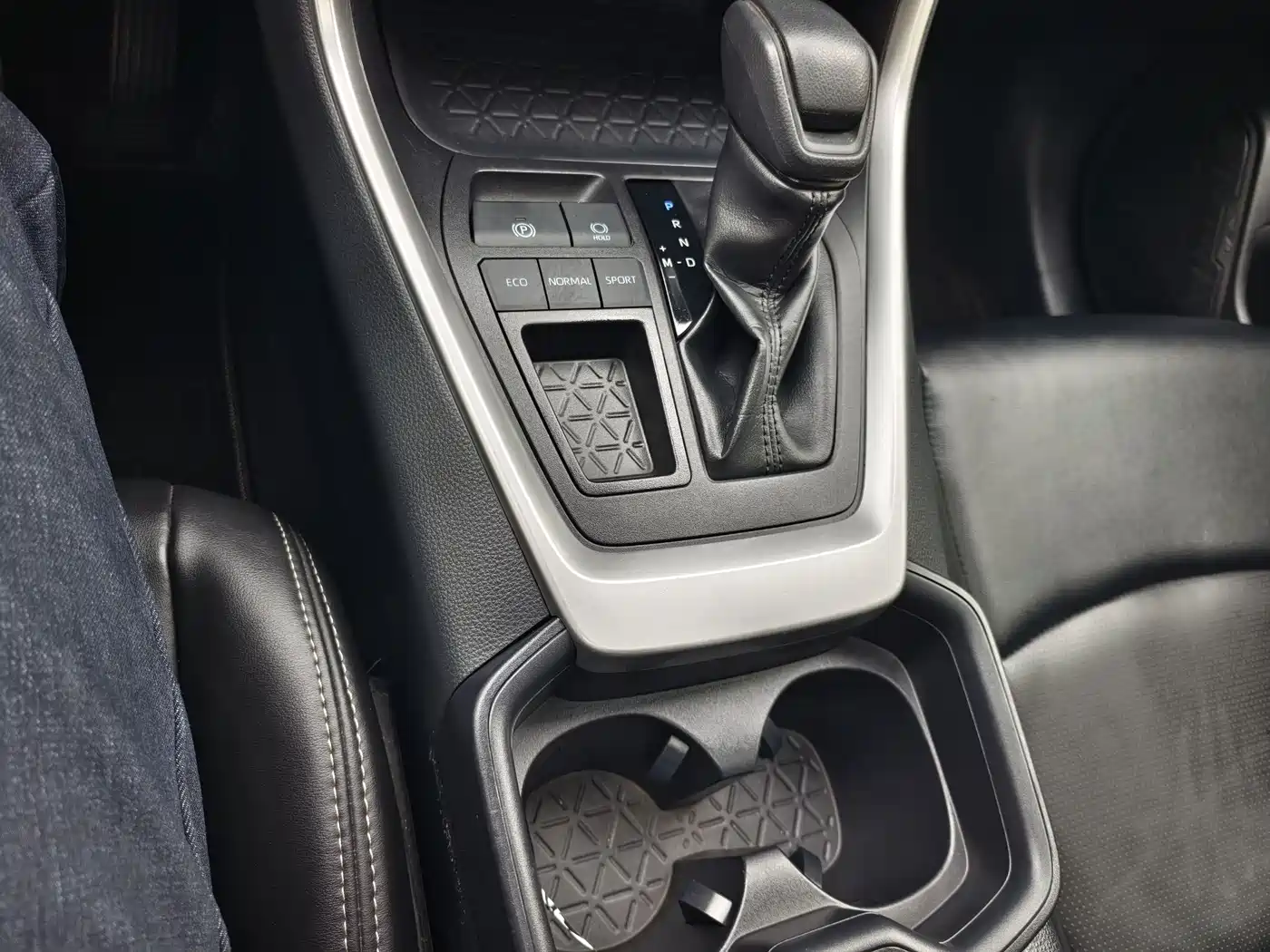 Toyota RAV4 Rongfang 2020 2.0L CVT 2WD Trend Edition фото 23